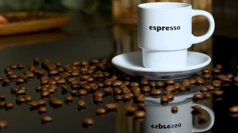 Coffee beans in extra slow motion 4K Vídeos de archivo 128616913