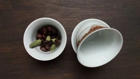 Coffee beans falling in a cup Stock-Footage 74516386