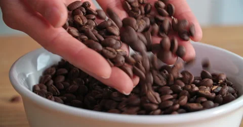 Coffee beans falling Video stock 58302521