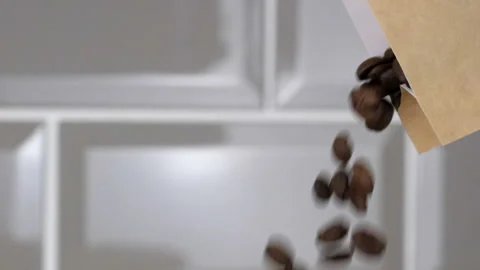Coffee beans falling in slow motion Vídeo Stock 148532940
