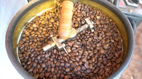 Coffee Beans In The Grinder 库存影片 105872256