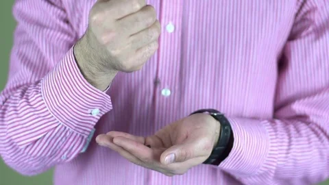 Coffee beans in the hands of man Stock-Footage 72572732