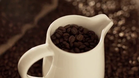 Coffee beans in jug in slow motion Video stock 76050867