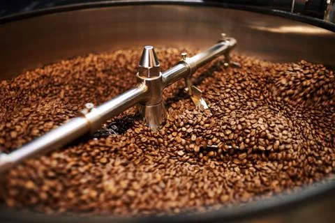 Coffee beans mixing in cooling drum after being freshly roasted Foto stock