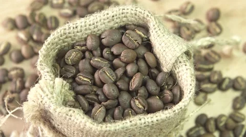 Coffee beans rotating in burlap, close up Stock Footage 67905093