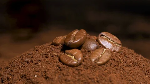 Coffee beans rotating. Vídeos de archivo 128707732