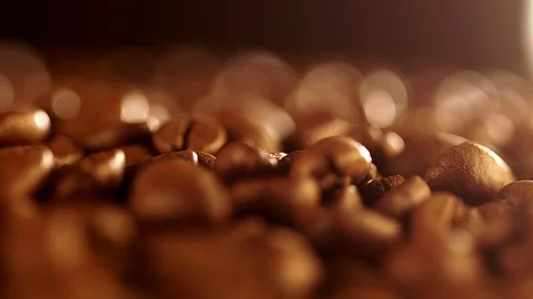 Coffee beans rotation in the slowed-down movement macro. Vídeo Stock 102359628