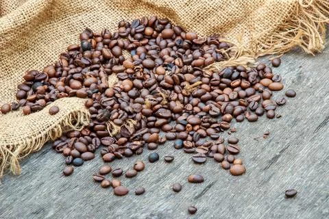 Coffee beans on a rough sacking Fotos Stock