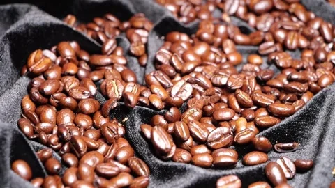 Coffee beans slow motion falling 库存影片 278998428