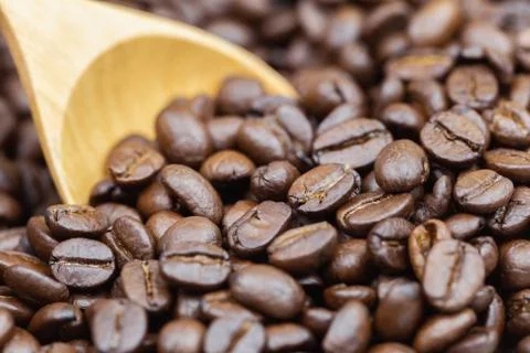 Coffee beans texture or coffee beans background. Brown roasted coffee beans. Stockfoto's