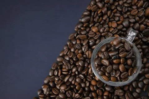 Coffee beans texture or coffee beans background. Brown roasted coffee beans.. Foto stock