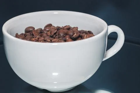 Coffee beans in white cup Stock-Fotos
