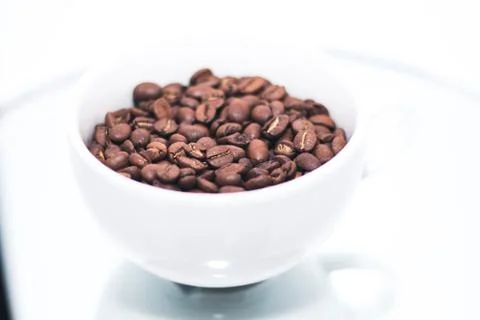 Coffee beans in white cup Stock-Fotos