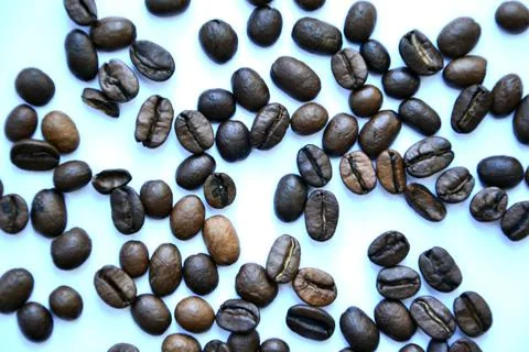 Coffee beans on white surface looking rustic Foto stock