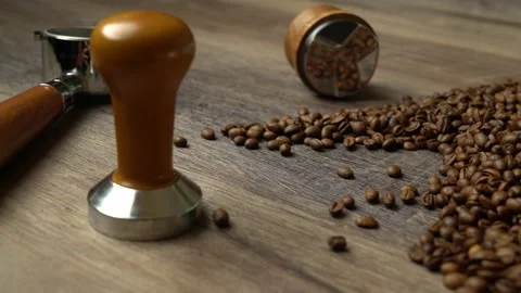 Coffee beans on the woodel table. Stock-Footage 171311760