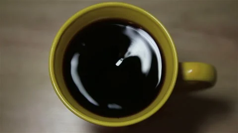 Coffee beverage in a cup Vídeos de archivo 63861076