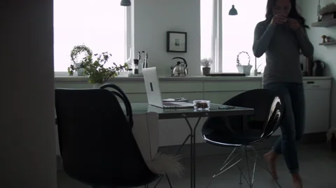 Coffee break from work Video stock 53087510