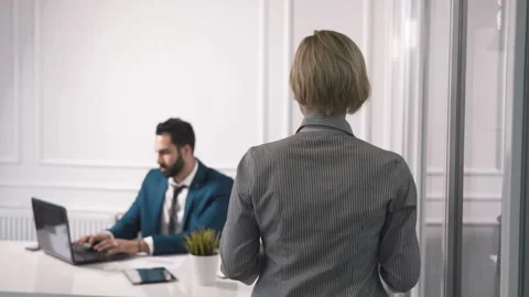 Coffee Break at Work 動画素材 90032595