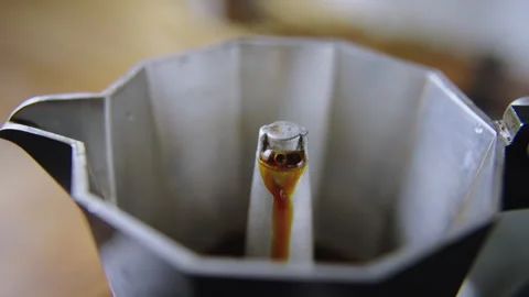 Coffee brew in mokka Stockbeeldmateriaal 242965048