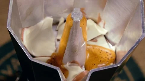 Coffee brewing in moka pot - close up - moccachino Stockbeeldmateriaal 154907080