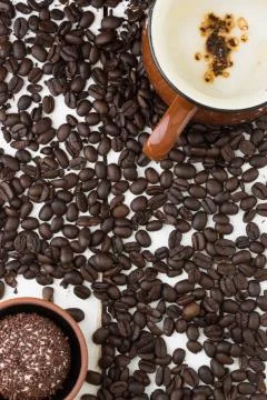 Coffee in brown mug flat lay Foto stock