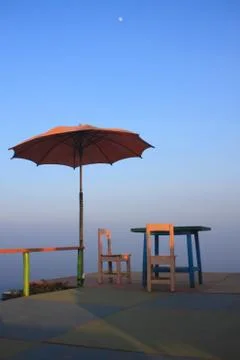 Coffee cafe on mountain in twilight Foto stock