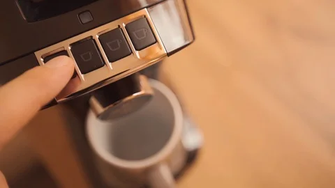 Coffee capsule machine Vídeos de archivo 105970351