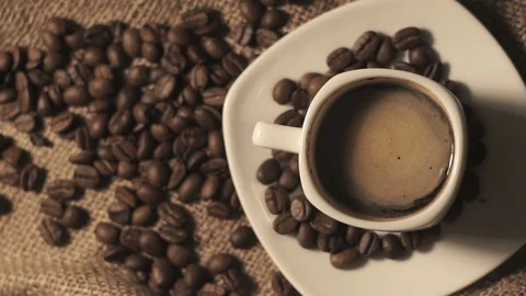 Coffee cup and coffee beans Video stock 104692705