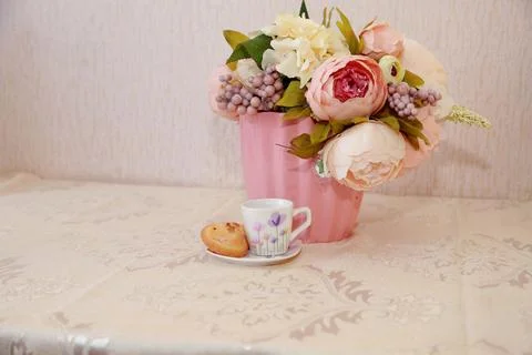 Coffee cup black drink invigorating and food snack sweet cake, confectionery Фото