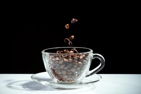 Coffee cup with falling beans Stockfoto's