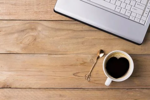 Coffee cup with notebook computer have copy space on a wooden background, top Foto stock