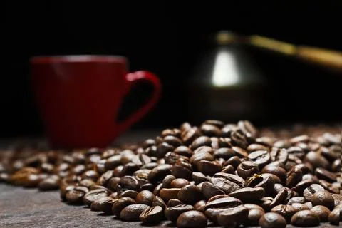 Coffee cup with roasted coffee beans on wooden table. View from top Stock-Fotos