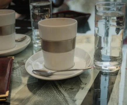 Coffee cup on table. Fotos de archivo