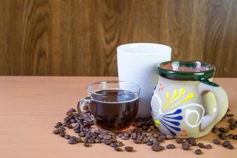 Coffee cups with coffee beans on the table. with Copy space 库存照片