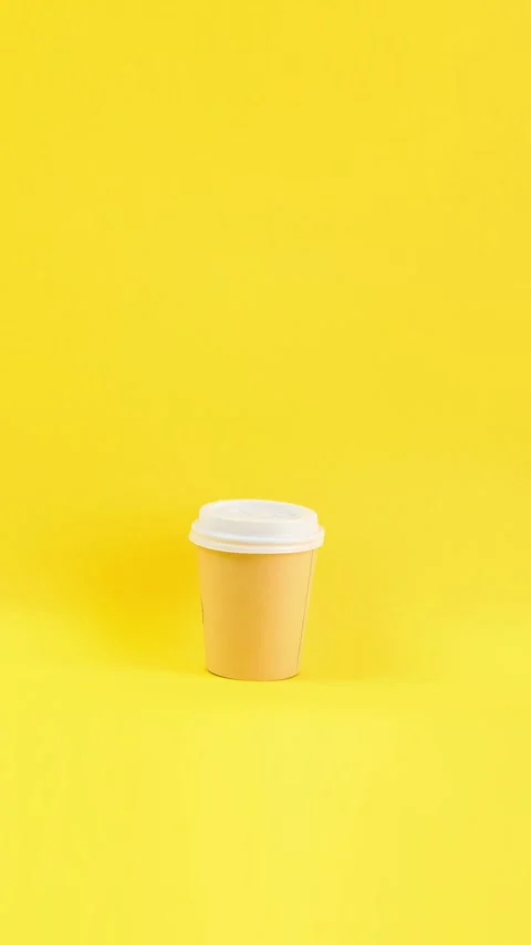 Coffee cups diversity vertical yellow stop motion video Vídeo Stock 279668870