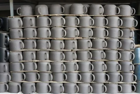Coffee cups retro design stacking on shelves  at local shop no brand Foto stock