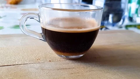 Coffee cups with sugar in slow motion Video stock 128418937