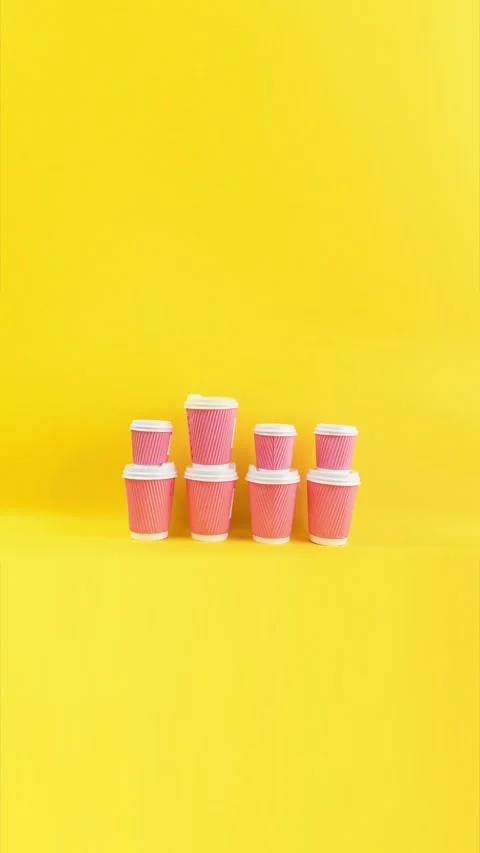 Coffee cups vertical yellow stop motion video Vídeo Stock 279668871