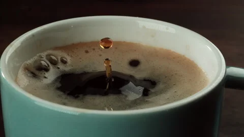 Coffee Drop in Mug: Super Slow-Mo 1000fps 스톡 동영상 251872071