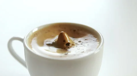 Coffee drops slow motion Stockbeeldmateriaal 41040563