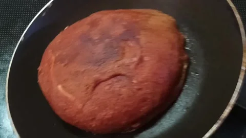 Coffee-flavored sweet bread baked in a black nonstick pan Video stock 323579684