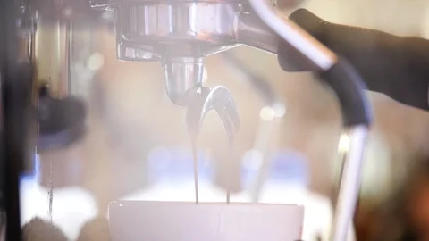 Coffee flows from the coffee maker 動画素材 128595387