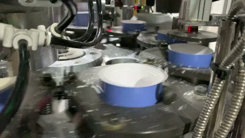 Coffee-to-go cup production on a machine. 스톡 동영상 155516215