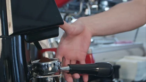 Coffee grinder grinding freshly roasted coffee beans into a coffee powder Vídeos de archivo 77423014