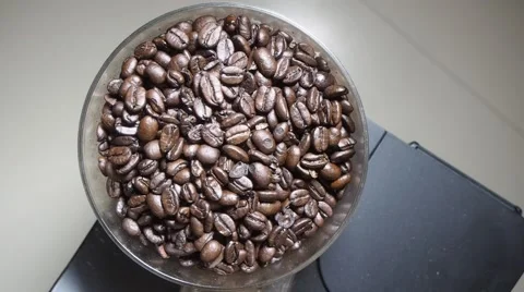 Coffee grinder slowly grinding beans Video stock 42062989