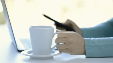 Coffee is his fuel Vidéo 97869259