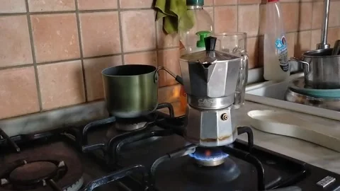Coffee on a hot stove 스톡 동영상 166296150