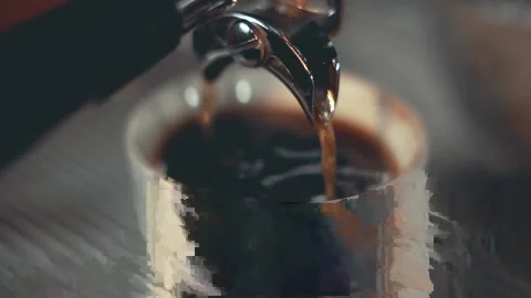 Coffee machine, barista preparing coffee in cafe. The process of roasting  库存影片 162877884