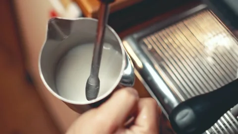 Coffee machine, barista preparing coffee in cafe. The process of roasting  库存影片 162878439