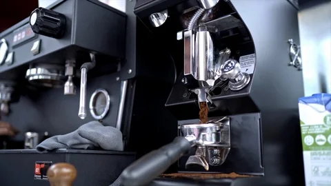 Coffee machine grinding coffee beans to coffee ground to ready to brew Stock Footage 129293816